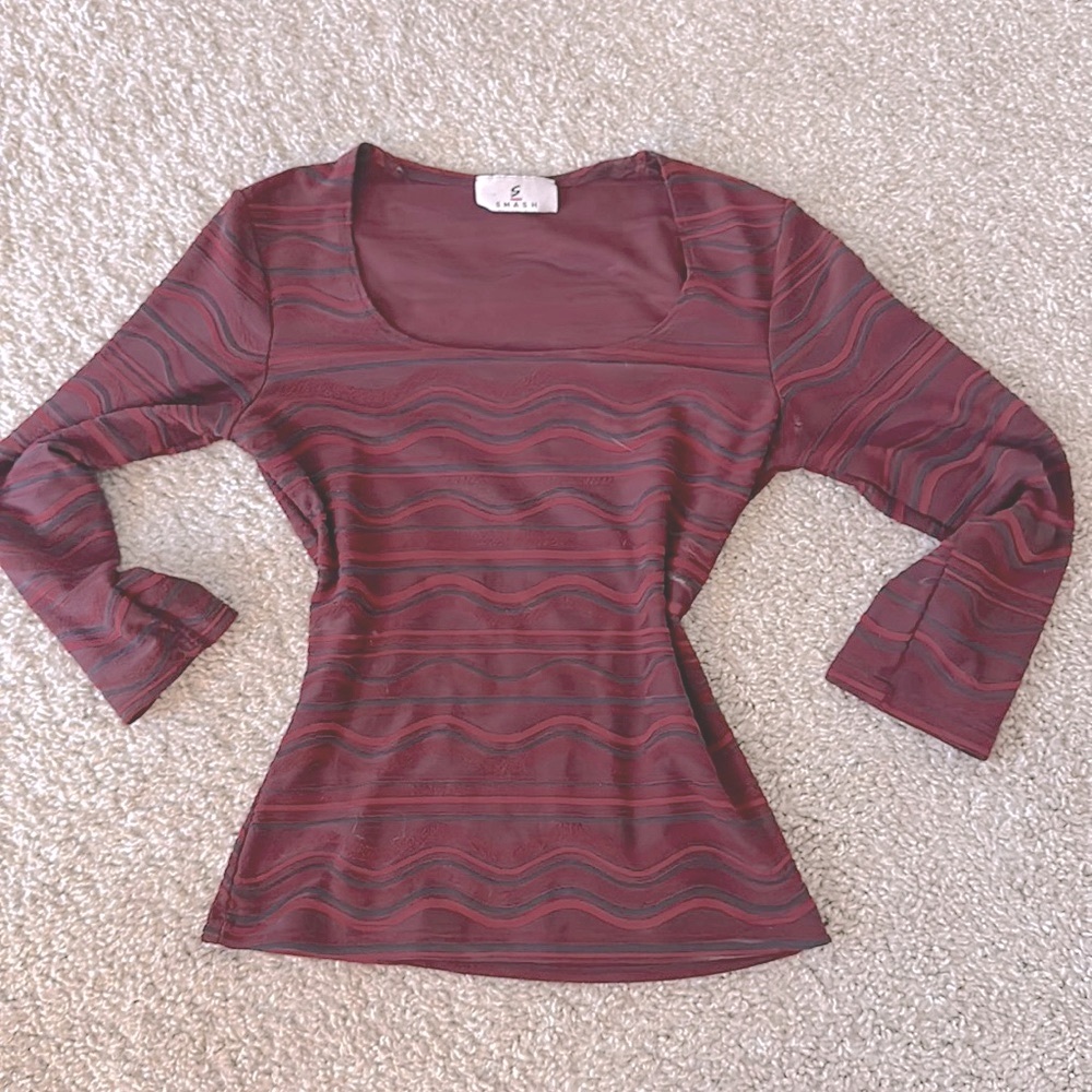 flattering vintage 3/4 sleeve top